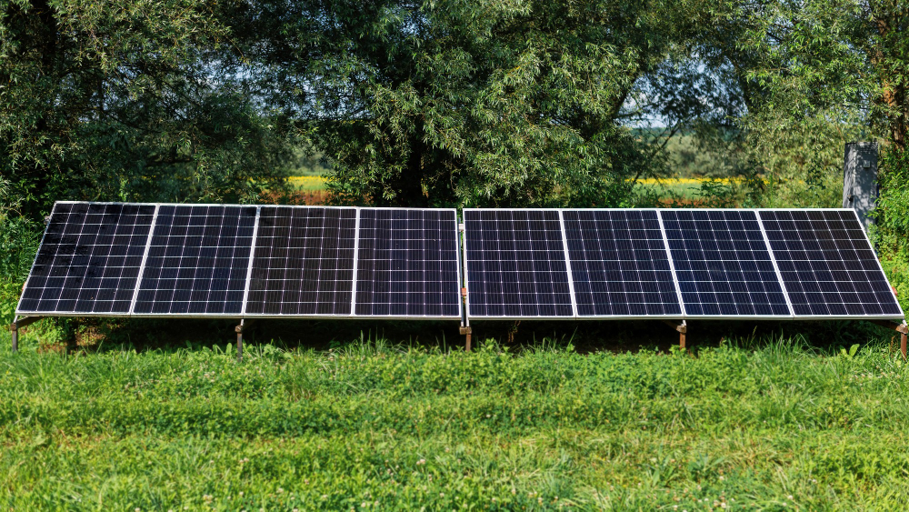 solarni paneli na tleh